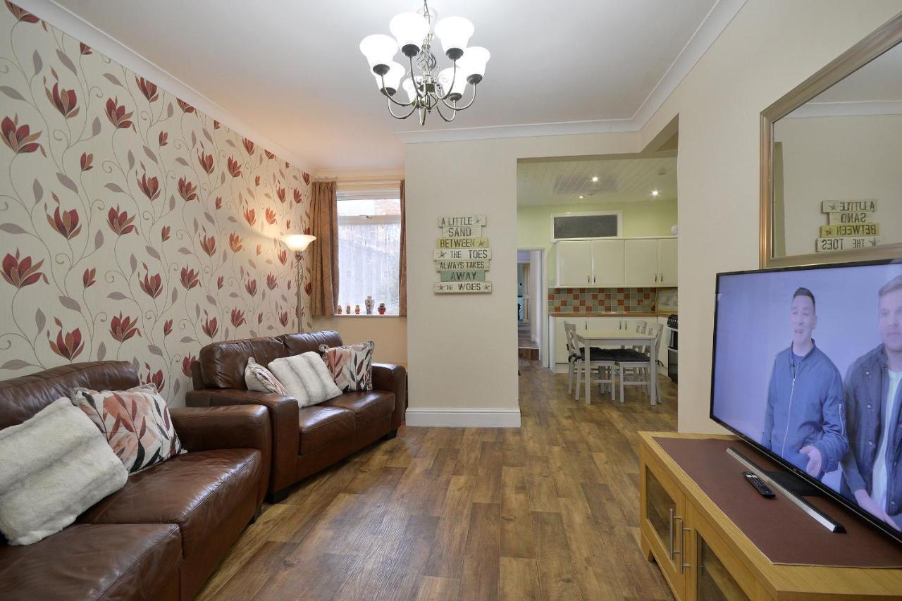 Spacious Modern Ground Floor Apartment, For Up To 6 Guests Scarborough Eksteriør billede