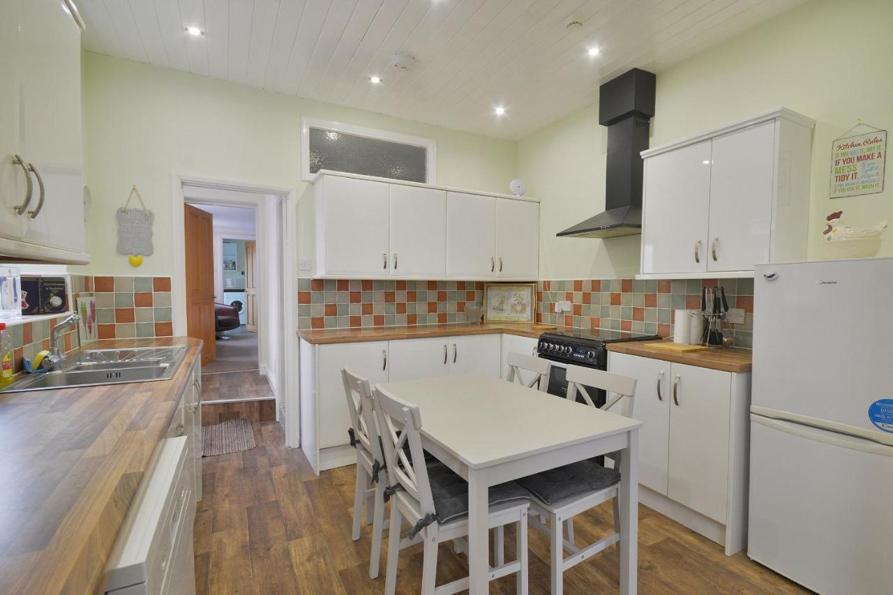 Spacious Modern Ground Floor Apartment, For Up To 6 Guests Scarborough Eksteriør billede