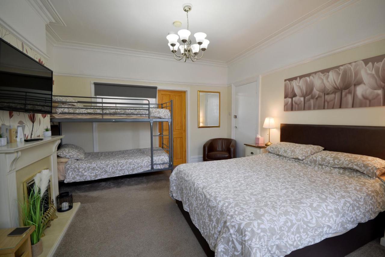 Spacious Modern Ground Floor Apartment, For Up To 6 Guests Scarborough Eksteriør billede