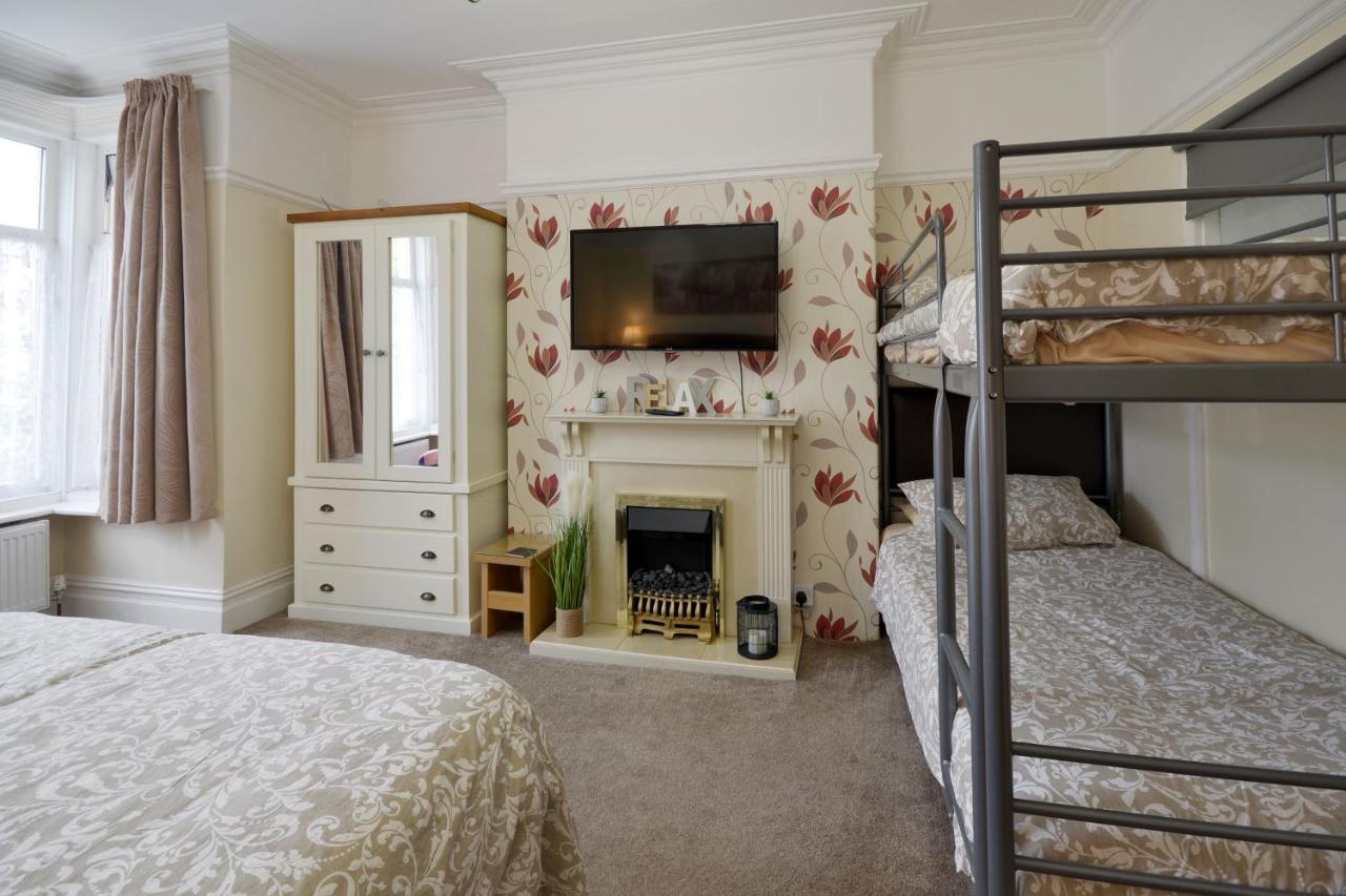 Spacious Modern Ground Floor Apartment, For Up To 6 Guests Scarborough Eksteriør billede